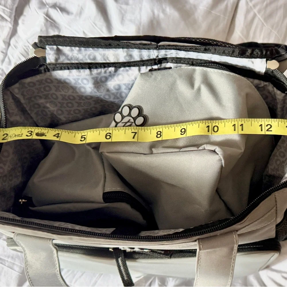 NWT Trisha Yearwood pet travel bag. Insulated w.food pouches & portable bowls!